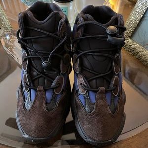 Men adidas yeezy boots brown and blue size 8.5